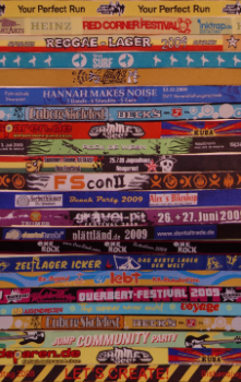 Preview: Stoffkontrollbänder individuell GEWEBT | mit Perlen-Kunststoffverschluss wiederverwendbar